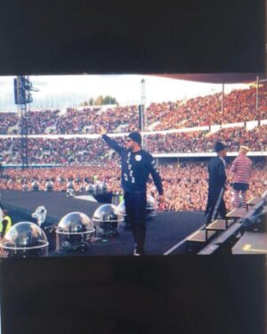 Siim Liivik Instagram - Märkä-Simo Last Dance huomenna Stadikalla. Viides kerta, kun pääsen tälle legendaariselle venuelle esiintymään. Kaksi kertaa talviklassikossa jäällä. Kaksi kertaa JVG kanssa Cheek keikalla ja huomenna broidien kanssa heidän omalla keikallaan. Coldplay vissii neljä kertaa ens kesänä, mut ei tehdä siitä numeroa. 
#paasuukiietteisydänjäähdy 
#hardestworkingmaninshowbiz