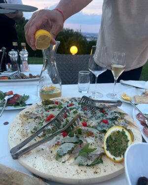 Sıla Şahin Instagram - Hallo ihr Lieben 🫶 

Man kann nicht gut denken, gut lieben, gut schlafen, wenn man nicht gut gegessen hat 

Essen war ne 1   
jetzt geht alles wieder einwandfrei lieber Francesco ! 
Grazie 🙏 🫶 

 @panoramarestaurant.at 

#2daysoff #kurzurlaub #panoramamödling #italienischesessen #dinner #dinnerwithaview #dinnerwithfriends