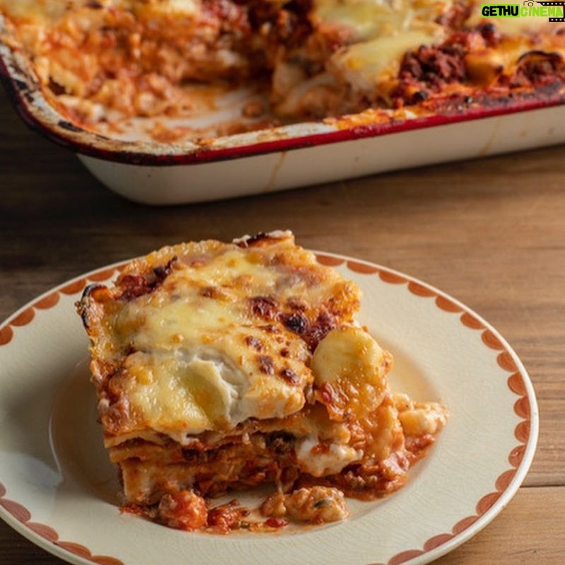 Silvia Colloca - 0.9K Likes - Some sexy looking lasagna from my latest book ITALIAN FAMILY FOOD, out in 3 weeks!!!
Around 90 new recipes to make your everyday cooking that much taste yet and a lot easier!
Pre order now to secure a copy via the link in my bio!
@macmillanaus