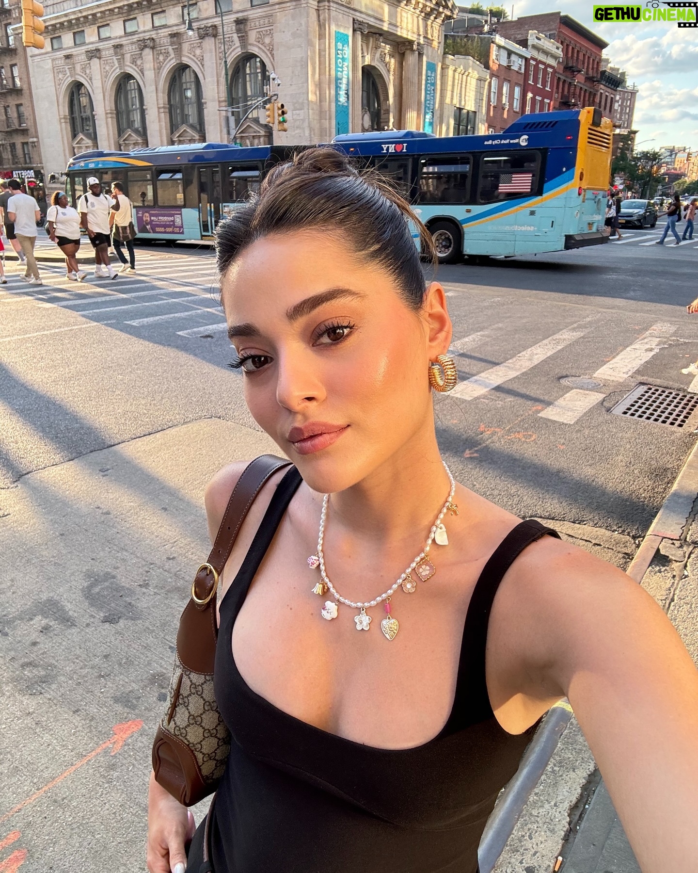 Simay Barlas - 366.3K Likes - ๐๐ฅโจ๐ซถ๐ผ๐ซง