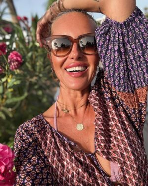 Simona Krainová Instagram - Je čas se rozloučit s Lanza❤️..jak se říká,něco končí a něco začíná..a proto se budu opakovat..Žijte svůj život‼️To je to, proč jste tady. Život nemá žádný začátek, nemá žádný konec. Život nikdy nekončí. Život neumírá. Život je ve všem kolem nás - ve věcech, v jídle, v přírodě, ve všem, na co jen pomyslíte, ve všem, co užíváte…A s timto vědomím bychom měli se vším i zacházet - vážit si života, vážit si všeho, co nám dává život,co nám pomáhá žít🌸Být víc ve spojení s přírodou a se sebou samými🙏A pamatujte si,že zakládat své pocity o vlastním životě na tvrzení druhých je hloupost... Možná se váš život podle někoho neshoduje s obecným ideálem, na tom ale vůbec nezáleží. Podstatné je jen to, co je důležité pro vás samotné, díky čemu zažijete větší radost, štěstí a klid v duši..Zbavte se proto i všech toxických lidí,vztahů,myšlenek..tím se totiž zbavíte okamžitě zbytečných stresů,konfliktů a upírů,co z vás donekonečna vysávají energii..Lidé vás totiž buď vysávají nebo inspiruji..Vybírejte moudře…☝️