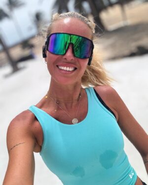 Simona Krainová Instagram - Dneska na pohodu🌊9,2km done💦krása ten život☀️ @underarmourskcz #uafamily 😎 @ocoolar.cz
