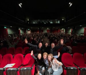 Simone Riccioni Instagram - Semplicemente GRAZIE 🙏 
Grazie del sostegno, grazie per le belle parole, grazie per i pianti e i sorrisi ❤️🤞
NEVE è al cinema non perdetevelo 🫶
#film #cinema #anteprima #filmneve #pubblico