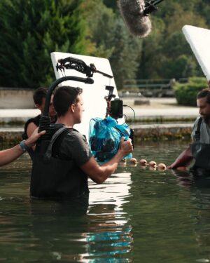 Simone Riccioni Instagram - 🎬 Attimi di film 📸

Alcuni momenti sono fatti per rimanere per sempre: il trotificio sarà una location che farà da collante per molte storie nel film, ma perché sarà così importante? 

Quali scene ed emozioni vi vengono in mente?

Neve, dal 7 Marzo al cinema 🍿