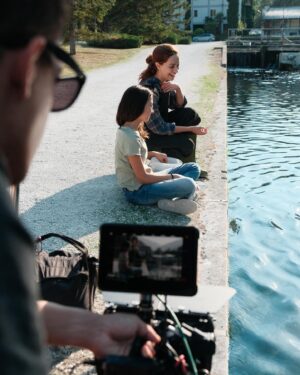 Simone Riccioni Instagram - 🎬 Attimi di film 📸

Alcuni momenti sono fatti per rimanere per sempre: il trotificio sarà una location che farà da collante per molte storie nel film, ma perché sarà così importante? 

Quali scene ed emozioni vi vengono in mente?

Neve, dal 7 Marzo al cinema 🍿