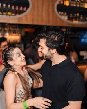 Simran Budharup Instagram - Siri! Play it’s My  Birthday 🎂❤️

Location @bandramitron 
@aman.vijan 

Photography @frames_by_harshit 
@_the_best_shot 
@filmsbyabhinxv 

#birthday #birthdayparty #decor #theme #techno #fun #love #friends #follow
