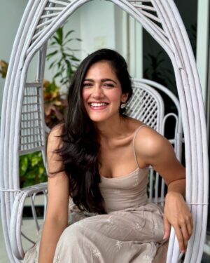 Simran Choudhary Instagram - Happyyy weekend 🥰🌈