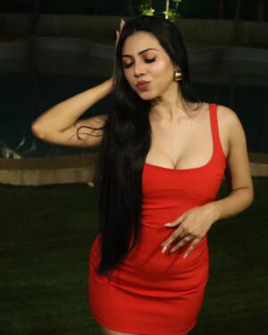 Simran Khan Instagram - 17/06🎂
My birthday was made incredibly special with all your wishes and thoughts..
Thankyou everyone for all the love and blessings❤️🦋✨

#birthday #birthdaypost #picoftheday #red #spreadlove