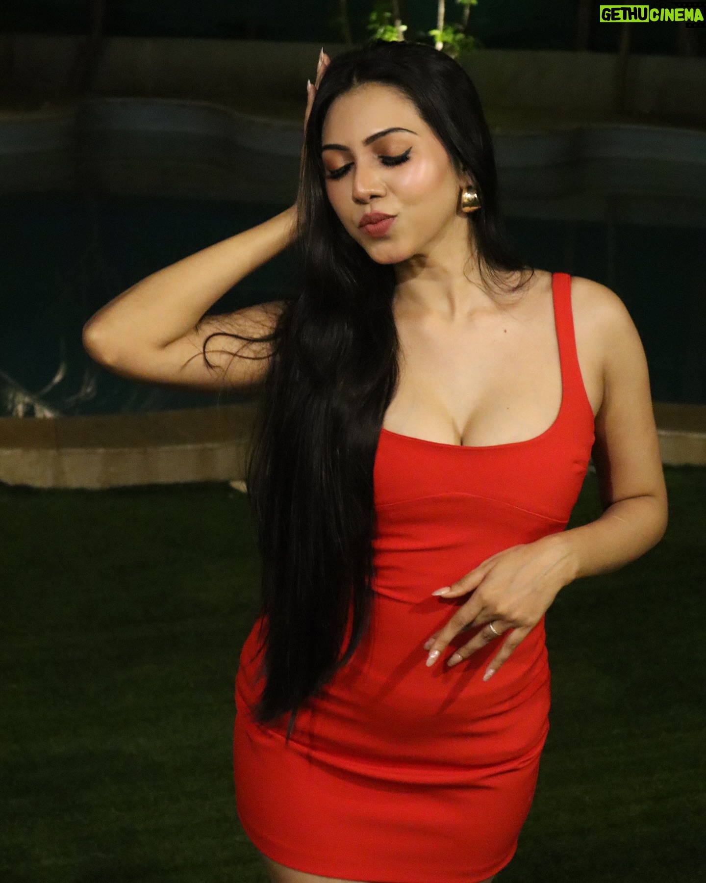 Simran Khan - 26.7K Likes - 17/06🎂
My birthday was made incredibly special with all your wishes and thoughts..
Thankyou everyone for all the love and blessings❤️🦋✨
#birthday #birthdaypost #picoftheday #red #spreadlove