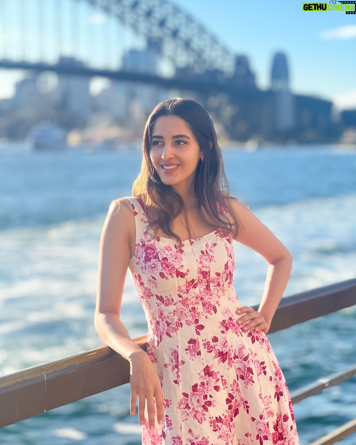 Simrat Kaur - 376.9K Likes - 🌻♥️ dream until its your reality