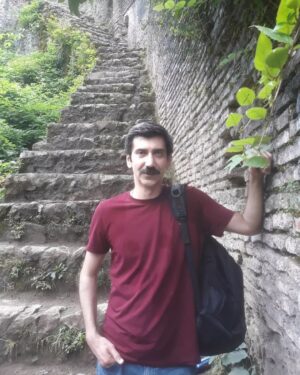 Sina Razani Instagram - .
من بر آنچه دلخواهم است ، یورش نمی برم...
به تمامی خود را بر آن می افکنم.
گر بر آنم
تا دیگر بار و دیگر بار
بر پای بتوانم خاست
راهی بجز اینم نیست...

.
.

شعر از مارگوت بیکل
و عکس، یادگار  سفر به قلعه رودخان در گیلان زیبا 

.
.
.
.
.
#سینا_رازانی #سینارازانی #سفر #گیلان #قلعه_رودخان #هنر #هنرمندان #بازیگر #بازبگران_ایرانی #زندگی #عشق #مارگوت_بیکل