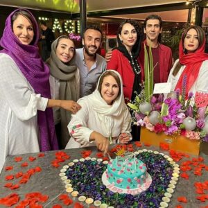 Sina Razani Instagram - .
زادروزتون فرخنده بانو گودرزی عزیز،سرتون سلامت و دلتون شاد

عکسها،یادگار شبی فراموش نشدنی در کنار عزیزترینها

#فاطمه_گودرزی #پویان_گنجی #دریا_مرادی_دشت #آوا_گنجی#صبا_اکبری #سینا_رازانی #سینارازانی #هنر #هنرمندان_ایرانی #بازیگر #بازیگر_ایرانی #تولد