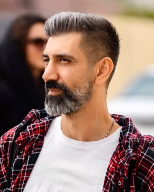 Sina Razani Instagram - .
اگر سخن میان من و تو پایان یافت
و راه های وصال قطع شدند
و جدا و غریبه گشتیم
از نو با من آشنا شو....

.
نزار قبانی
.
عکس از ایلیا انگشتری عزیز
.
.
.
.
.
.
#سینا_رازانی #سینارازانی #شعر #نزار_قباني #عکس