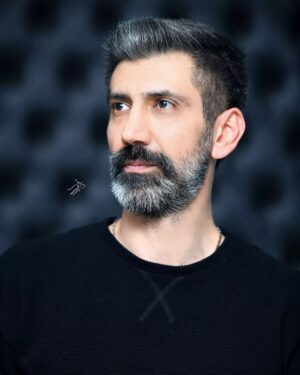 Sina Razani Instagram - .
دوش دیوانه شدم، عشق مرا دید و بگفت
آمدم ، نعره مزن ، جامه مدر ، هیچ مگو

گفتم ای عشق ، من از چیز دگر میترسم
گفت آن چیز دگر ، نیست دگر هیچ مگو

شعر،حضرت مولانا
عکس از رفیق هنرمندم سروش منوچهری

#هنر #هنرمند #هنرمندان_ایرانی #سینارازانی #سینا_رازانی #بازیگر #بازیگران_مرد #عکس #عکاسی