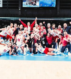 Sinan Tuzcu Instagram - “Buz da olsan erime ! “ 🇹🇷👏👏👏👏👏🇹🇷 #paris2024 #yarıfinal #womanvolleyball #semfinal