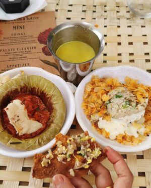 Sindhu Lokanath Instagram - Yesterday's highlights! 
A lovely malnad cuisine lunch organised by @dr.darshangowda @love.ooru . 
The food was delicious, lip smacking drinks n appetizers, perfect for vegetarian lovers❤️ .
I thoroughly enjoyed the meal. Hoping to be served with hot food next time in this gloomy weather😄
Some favorites were appehuli,rasam,pineapple gojju & pathrode. Thank you for inviting me❤️