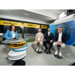 Siobhán McSweeney Instagram - 💫 All Ireland Hurling Final Day 💫

A game for the ages produced by the heroes of Clare & Cork!! Congratulations to Clare 👏🏻 

@bbcsport brought this game to a huge audience around the globe and what a treat they got 🙌🏻 🌎 

Huge thanks to @samsofballymena for styling me all year and for yesterdays beautiful double breasted @remusuomo suit 🤵🏼

#Hurling #GAA #Sport #Ireland