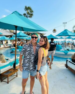 Sissy Prescillia Instagram - We should stuck together, you know @rifato ? 

#photooftheday #photography #liburan 
#holiday #bali #couple #love #husbandandwife #instagram #instagood