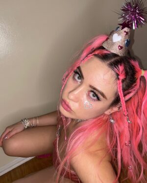 Skylar Roberge Instagram - 🤡🎂 The trips around the sun seem to get faster & harder and there’s still so much more I wanna do, but so little time…
I’m super hard on myself and tend to beat myself up for not accomplishing my goals at this age… But a good friend told me that “Not giving up on your dreams & chasing them and STILL getting by, is something to be proud of.” And he’s right… So I’m all aboard the crazy journey & thankful to have this human experience we call life ❤️🥲