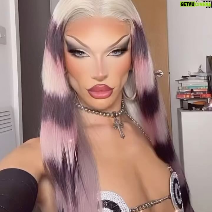 Sminty Drop - 19.2K Likes - coming to a trash can near you 🦝
hair & outfit by me x