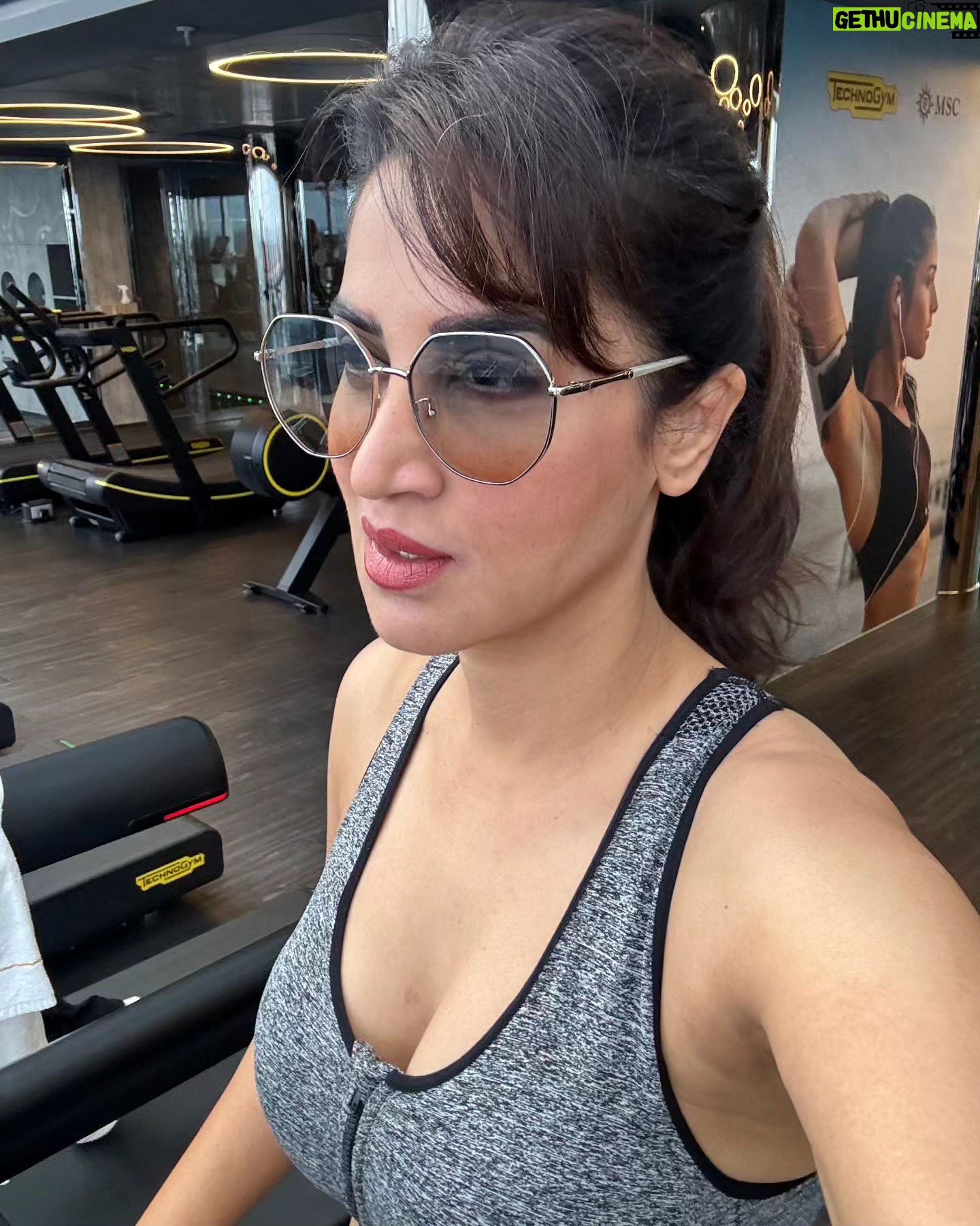 Smita Gondkar - 7.4K Likes - Best start to the day šŖšš
.
.
.
#smitagondkar #smittens #workout #gymmotivation #motivation #fitenss #fitnessmotivation #gymworkout