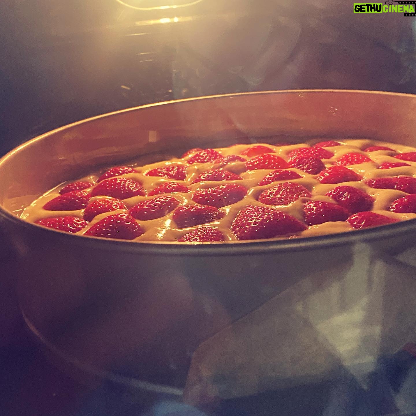 Smudo - 2.3K Likes - Versunkener Erdbeerkuchen. 4 da Girlz - #truehiphop #worklifebalance