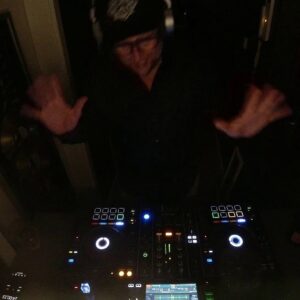 Smudo Instagram - Hier mein Virtual Baltic Soul Weekender Set US Oldschool Rap von FB- und InstaLive als Mixcloud. Hoch die Hände. https://www.mixcloud.com/michael-smudo-schmidt/uploading-chez-le-smou-baltic-soulweekender-2020-corona-outreach-us-oldschool-rap/