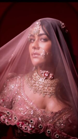 Sneha Gupta Instagram - A touch of tradition, a splash of elegance. 
📸. @muhammadafrozz 

Styledby - @stylebyriyajain
Outfit- @chaashni.couture
Jewellery - Neckpiece set n tikka- @chhavisjewel
Bangles- @adwitiyacollection × @mediatribein
Haathphool- @shagnaofficial × @mediatribein
Represented by- @silverbell.networks

#traditional #outfit #Instagram #instagood #instapost #photoshoot  #indianoutfit#heeramandionnetflix
