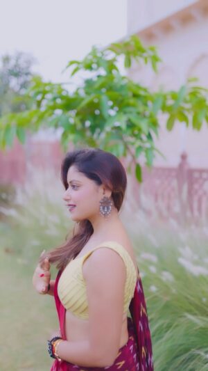 Sneha Paul Instagram - 🌹🫰