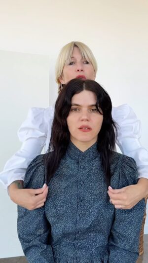 SoKo Instagram - This is @sokothecat and this is her beautiful song.
SoKo is a French musician who has also worked in fashion for a long time. She's been cutting her own hair and wanted something very blunt and very straight. Now we are blending it in so it's more grunge but not 70s. 
I styled it at the very end with some Hair Balm to give it more of a dirty look. Now she can keep growing before she cuts it off and some cool shorter cut she normally has. 
cute shirt by our favorite @batshevadress 
❤️
.
.
#jaynematthews #sokothecat
