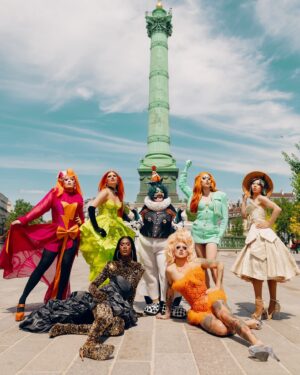 Soa De Muse Instagram - Plus de 1000 artistes drag se mobilisent contre l’extrême-droite ✊

L’offensive anti-drag est l’arbre qui cache la forêt transphobe, alimentée aujourd’hui par le même argumentaire fallacieux que l’homophobie de LMPT. Il est urgent de mettre fin aux fake news qui nous mettent toustes en danger et de nous mobiliser collectivement contre l’extrême-droite qui est aux portes du pouvoir dans le pays ! - retrouvez notre tribune dans @liberationfr 

Tribune écrite par @miroslavtoilesmains @paloma_hugobardin @aaliyahxpress @minima_geste @soa_de_muse @la_briochee_off @moondragqueen @themamiwatta 

Merci @adriennaselli @liberationfr @lesjouesrouges 

#tribuneliberation #tribunequeer #drag #frenchdrag #dragking #dragqueen #dragqueer #lgbtqia