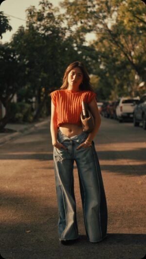 Sofia Andres Instagram - Chill mornin’ 🧡 @studio_rosannaocampo
