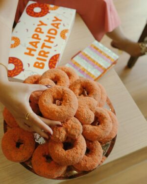 Sofia Andres Instagram - Thank you @dunkin_ph for the litte Chocobutternut hearts for my birthday! 🧡🧡🧡