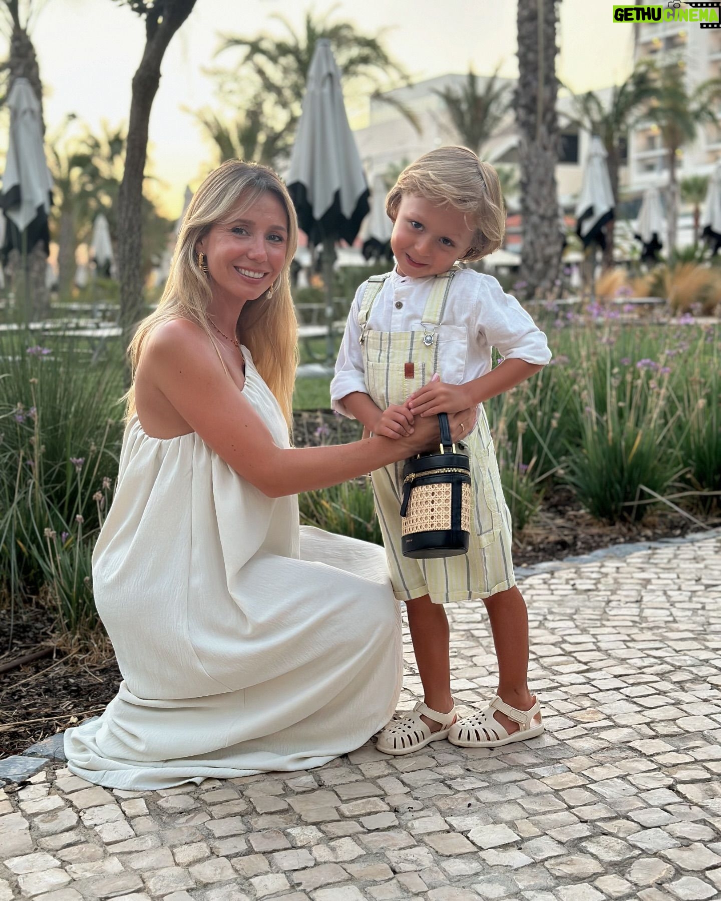 Sofia Arruda - 24.6K Likes - Summer Party Vilamoura com direito a beijos da mãe com batom (aquele clássico 😅) e birras da mais nova só porque sim 🤷🏼♀️ mas estão 30 graus e festa está linda 💃🏼🕺🏼
@tivolimarinavilamoura