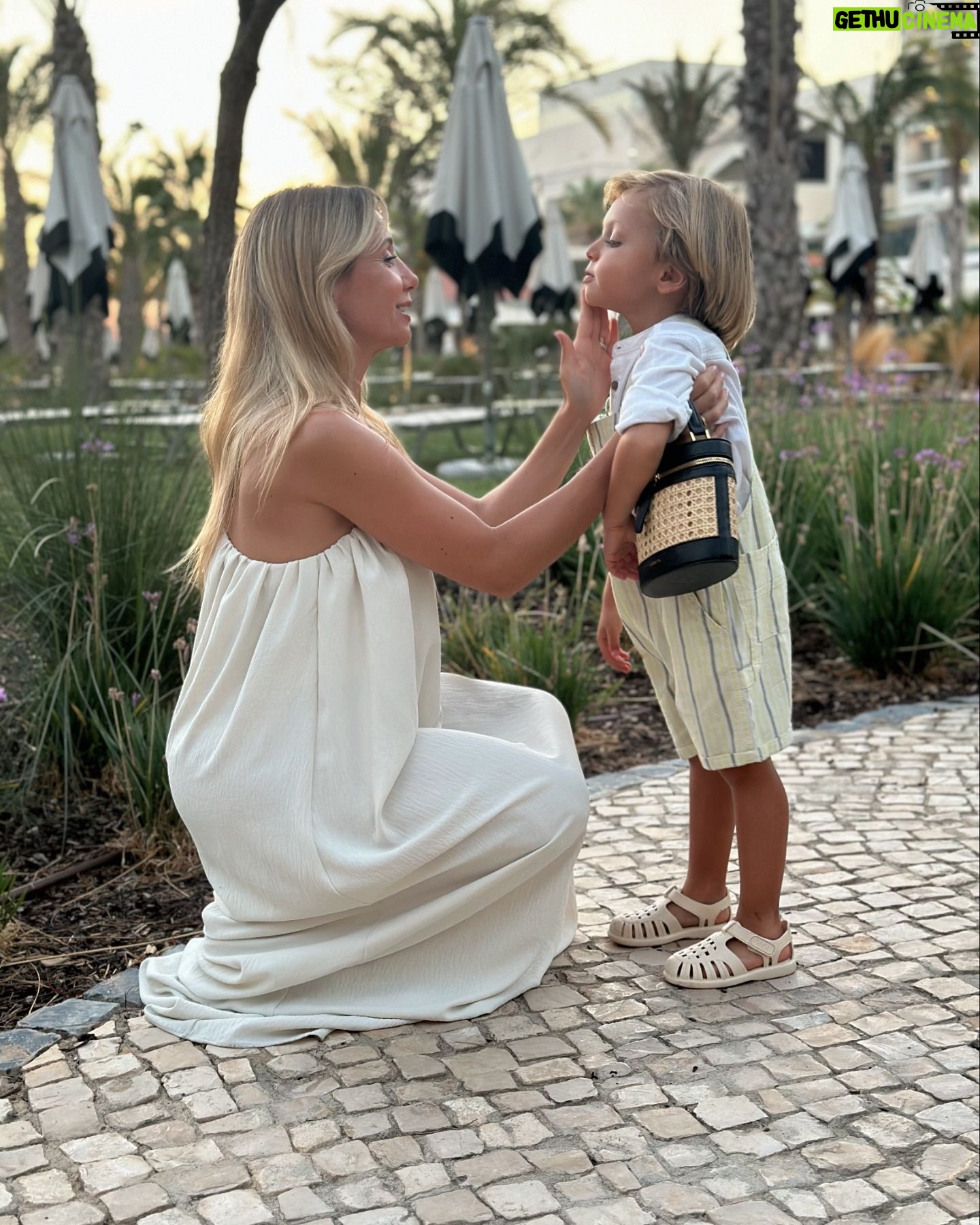 Sofia Arruda - 24.6K Likes - Summer Party Vilamoura com direito a beijos da mãe com batom (aquele clássico 😅) e birras da mais nova só porque sim 🤷🏼♀️ mas estão 30 graus e festa está linda 💃🏼🕺🏼
@tivolimarinavilamoura