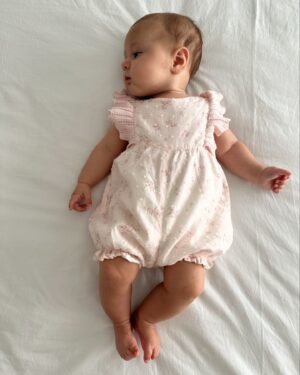 Sofia Arruda Instagram - 4 meses a receber demasiados beijos não pedidos, eu sei filha mas não consigo parar ❤️

#oliamaro