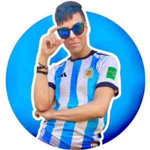 Sofía Camará Instagram - Hoy el mundo posa sus ojos en Argentina, un País admirado por su cultura, música, deporte, comida, mujeres, recursos naturales, y a su vez, un País traicionado por la casta política corrupta que vendió su patria provocando crisis económicas interminables 
.
Los rivales del mundial osaron insinuar que Sudamérica no tendría nunca el nivel Europeo, pero por donde pecas pagas, el pez por la boca muere, y murió
.
Hoy la selección Argentina viaja en un vuelo privado de 22 hs directo desde Qatar con La Copa del Mundo hacia Buenos Aires, y no eligieron sacarse la foto en La Casa Rosada rodeados de oportunistas, eligieron arribar al Obelisco para compartirlo con el Pueblo Argentino. Viva Argentina, VIVA !!! SABÉLO