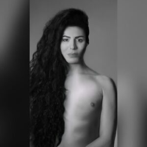 Sofía Camará Instagram - En esta conmemoración por el Día Internacional del Orgullo de las Diversidades de Géneros, deseo homenajearla a ella “Cris Miró” : La Primer Mujer Transgénero en ser Vedette del Teatro de Revista en Argentina
.
Si bien contamos con diferentes precedentes que van desde la visita de Coccinelle en los 60’ , o los surgimientos de Vanesa Show, o Evelyn Pérez en los 70’ (quienes debieron exiliarse del País) fue recién con Cris Miró con quien se consagra a una persona no binaria como símbolo del espectáculo porteño en la Argentina de 1995
.
Podría decir muchas cosas de Cris, pero nada podrá nunca jamás describir apenas lo inconcebiblemente bella, magnética y sabia que fue, es y seguirá siendo. Porque el camino que abrió fue tan grande e importante, que logró que hoy todas podamos vivir en libertad SABÉLO
.
Tengamos siempre presente que para que hoy podamos celebrar ser quienes somos, primero debemos conmemorar a quienes conquistaron esas hazañas que ya no están presentes ! 
Hoy a 25 Años de tu fallecimiento … 
¡¡¡ Gracias Cris !!! 🫶🙏🏻🙌 Feliz día del Orgullo 🌈🌈🌈, #happypride #MarchaDelOrgullo #HappyPrideMonth #CrísMiró