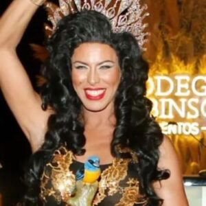 Sofía Camará Instagram - Tengo el agrado de haber sido invitada como actual Reina del Carnaval más pasional de la República Argentina, a la Onceava Entrega de Premios Binacional Río de los Pájaros 
.
Noche de Gala que premia a los medios audiovisuales de comunicación, radiodifusión y medios digitales de prensa en Argentina y Uruguay creado por la Fundación Paralelo Turístico 
.
La exótica velada se llevó a cabo en las instalaciones de la Bodega Robinson un emblema patrimonial , en donde tuve la oportunidad de presentar la estatuilla artesanal de esta actual edición,  ave autóctona de nuestra región “El Naranjero” SABÉLO
.
Gentileza: Marcelo Coutinho - Fundación Paralelo Turístico - Carmen Gimenez
.
Estilismo: @misionimagen 
Peinado: @lr_esteticistaycolorista 
Make-Up: @maccosmetics
Nails: @brenda_rodriguez_nailstudio 
Bronceado: @hair_lab_byreinahada