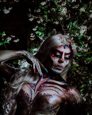 Sofía Camará Instagram - Dulces o travesuras, y por qué no ambas !? … SABÉLO 👻🎃💀 
.
👗@mitacoaguja
💄@lulimakeup_ok 
💅@unas_hermosas_concordia 
📸@epixfotoestudio