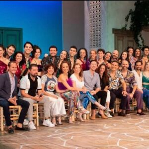 Sofía Carrera Instagram - @mammamia_mx 💙 GRACIAS Claudio, @danielvillafane @gaperroni @prisalba por creer en mi y darme la oportunidad de vivir este viaje inolvidable ! 🤍
.
.
@lisset_oficial no tengo palabras para agradecerte y decirte lo mucho que te quiero y admiro✨gracias por siempre guiarme, aconsejarme, consolarme y ser un soporte literal como una mama en mamma mia. Eres una mujer hermosa por dentro y por fuera❤️ tu sabes que este es un hasta pronto y siempre serás parte de mi vida, te adoro ma 🫶🏻
Gracias infinitas !!!
.
.
@alexdelamadrid desde que supe que ibas a ser Sam en mamma mia, me emocione de lo mucho que iba a poder aprender de ti y no me equivoqué , fuiste un gran maestro 🙌🏻pero más allá de eso , fuiste y serás siempre una luz, un apoyo, un consuelo, una protección y mi cómplice dentro y fuera del escenario ✨🫶🏻 jamás olvidaré lo que vivi contigo pa , te adoro y siempre serás mi papá de ficción ❤️❤️
.
.
@pacsrubio mi pacooo, que pedazo de actor y ser humano eres !✨ fue un privilegio haber compartido contigo el escenario ❤️ que sensibilidad y pasión tienes ante la vida y que manera de transmitirla y contagiarla , te admiro muchísimo y gracias por todas las lágrimas , risas, bailes y abrazos con tanto cariño , te quedas en mi corazón siempre 🫶🏻 te quiero mucho Paquito !
.
.
@luja_ lujita, cuantos momentos pasamos ❤️como disfrute nuestra complicidad en escena , que risa me daba ser la envida de much@s jajajaja gracias por tu apoyo y cariño desde el día uno…te quiero y voy a extrañarte mucho, espero vernos pronto !! Gracias por toooodooo✨
.
.
@soymarisoldelolmo @gicela_sehedi que talentooo , que actrices y que diversión son arriba del escenario !!❤️ las admiro mucho, gracias por siempre el apoyo y cariño que me dieron ✨ fue hermoso coincidir con ustedes !!! 
.
.
@armandoarrochao Armando , gracias por tus consejos y cariño, fue un gusto jugar en escena contigo !!❤️
.
.
A TODAAA la compañía de mamma mia, muchas gracias por ser mi familia durante tanto tiempo !❤️ se quedan en mi corazón para siempre ✨