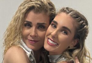Sofía Carrera Instagram - @mammamia_mx 💙 GRACIAS Claudio, @danielvillafane @gaperroni @prisalba por creer en mi y darme la oportunidad de vivir este viaje inolvidable ! 🤍
.
.
@lisset_oficial no tengo palabras para agradecerte y decirte lo mucho que te quiero y admiro✨gracias por siempre guiarme, aconsejarme, consolarme y ser un soporte literal como una mama en mamma mia. Eres una mujer hermosa por dentro y por fuera❤️ tu sabes que este es un hasta pronto y siempre serás parte de mi vida, te adoro ma 🫶🏻
Gracias infinitas !!!
.
.
@alexdelamadrid desde que supe que ibas a ser Sam en mamma mia, me emocione de lo mucho que iba a poder aprender de ti y no me equivoqué , fuiste un gran maestro 🙌🏻pero más allá de eso , fuiste y serás siempre una luz, un apoyo, un consuelo, una protección y mi cómplice dentro y fuera del escenario ✨🫶🏻 jamás olvidaré lo que vivi contigo pa , te adoro y siempre serás mi papá de ficción ❤️❤️
.
.
@pacsrubio mi pacooo, que pedazo de actor y ser humano eres !✨ fue un privilegio haber compartido contigo el escenario ❤️ que sensibilidad y pasión tienes ante la vida y que manera de transmitirla y contagiarla , te admiro muchísimo y gracias por todas las lágrimas , risas, bailes y abrazos con tanto cariño , te quedas en mi corazón siempre 🫶🏻 te quiero mucho Paquito !
.
.
@luja_ lujita, cuantos momentos pasamos ❤️como disfrute nuestra complicidad en escena , que risa me daba ser la envida de much@s jajajaja gracias por tu apoyo y cariño desde el día uno…te quiero y voy a extrañarte mucho, espero vernos pronto !! Gracias por toooodooo✨
.
.
@soymarisoldelolmo @gicela_sehedi que talentooo , que actrices y que diversión son arriba del escenario !!❤️ las admiro mucho, gracias por siempre el apoyo y cariño que me dieron ✨ fue hermoso coincidir con ustedes !!! 
.
.
@armandoarrochao Armando , gracias por tus consejos y cariño, fue un gusto jugar en escena contigo !!❤️
.
.
A TODAAA la compañía de mamma mia, muchas gracias por ser mi familia durante tanto tiempo !❤️ se quedan en mi corazón para siempre ✨