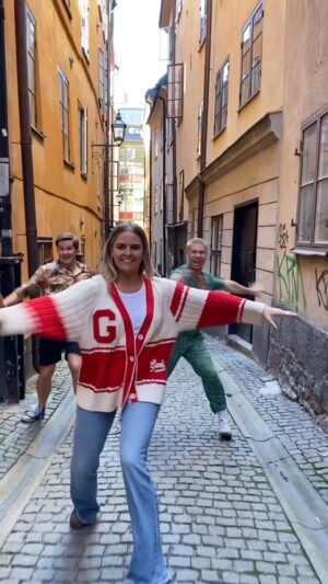 Sofia Dalén Instagram - det är lördag! det är sommar! det är sol eller kanske moln eller regn! hurrraaaaaaaa
