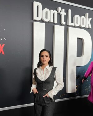 Sofía Morandi Instagram - NYC 📍Gracias  @chenetflix Avant Premiere de #NoMirenArriba @DontLookUpFilm 
Team 💣 
Make up @tatinaderbeauty 💋 
Nails @linaroldan10 💅
Hair @justinarrellanohair 💇‍♀️
Look by me 😛