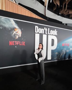 Sofía Morandi Instagram - NYC 📍Gracias  @chenetflix Avant Premiere de #NoMirenArriba @DontLookUpFilm 
Team 💣 
Make up @tatinaderbeauty 💋 
Nails @linaroldan10 💅
Hair @justinarrellanohair 💇‍♀️
Look by me 😛