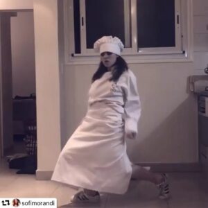 Sofía Morandi Instagram - El lunes vuelve #SERRANDIN y toy así. 
#SuperBailando2019 Prendete a #Serrandin prendete al @eltrecetv prendete a ésta ahre Sofia no seas ordinaria #skere 🔥👏👏💃💃💃💃💕💕💕🌈 @julianserrano01 @niqolasmerlin
•
¿QUE LES GUSTARÍA QUE HAGAMOS EN LAS PREVIAS DE ESTE AÑO? Podemos enseñarle a Marcelo cómo conducir un programa de televisión, tal y como lo hacemos en @s.t.o.tv , podríamos mostrar cómo se hace un slime, o también podríamos cocinar unas milanesitas de tofu en vivo. Lo que gusten, los leo!