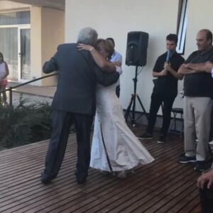 Sofía Morandi Instagram - Mis abuelos después de 50 AÑOS... Volvieron a casarse! ❤️ Eran dos adolescentes. Creo que es lo más hermoso que verán en el día. Los amo mucho @zuceca ❤️ Etiquetá esx amigx que se está por casar ahre que ningune
.
@herradurahotelsuites BELLO 🙌