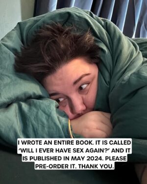Sofie Hagen Instagram - 2023 was not my favourite year. But I am forever grateful for all of you for sticking with me! I really like you all. I hope to see you on my tour in June/July 2024. And I hope you will get my new book. And hey, well done for getting through this shitshow of a year. 👍🏻