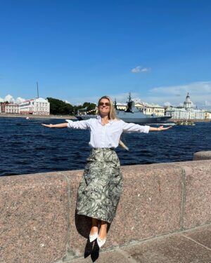 Sofya Ernst Instagram - День ВМФ в Петербурге - грандиозно, величественно и очень красиво. 
В этом году парад вышел из берегов Балтийского флота- мы увидели съемки всех флотов. И какие! Это кино в стиле «Бёрдмэна» - с невероятными пролетами внутри кораблей и подводных лодок, все, чтобы создать эффект присутствия. 
Ну и, конечно, моряки- особенной красоты и стати люди. Поздравлю всех причастных!