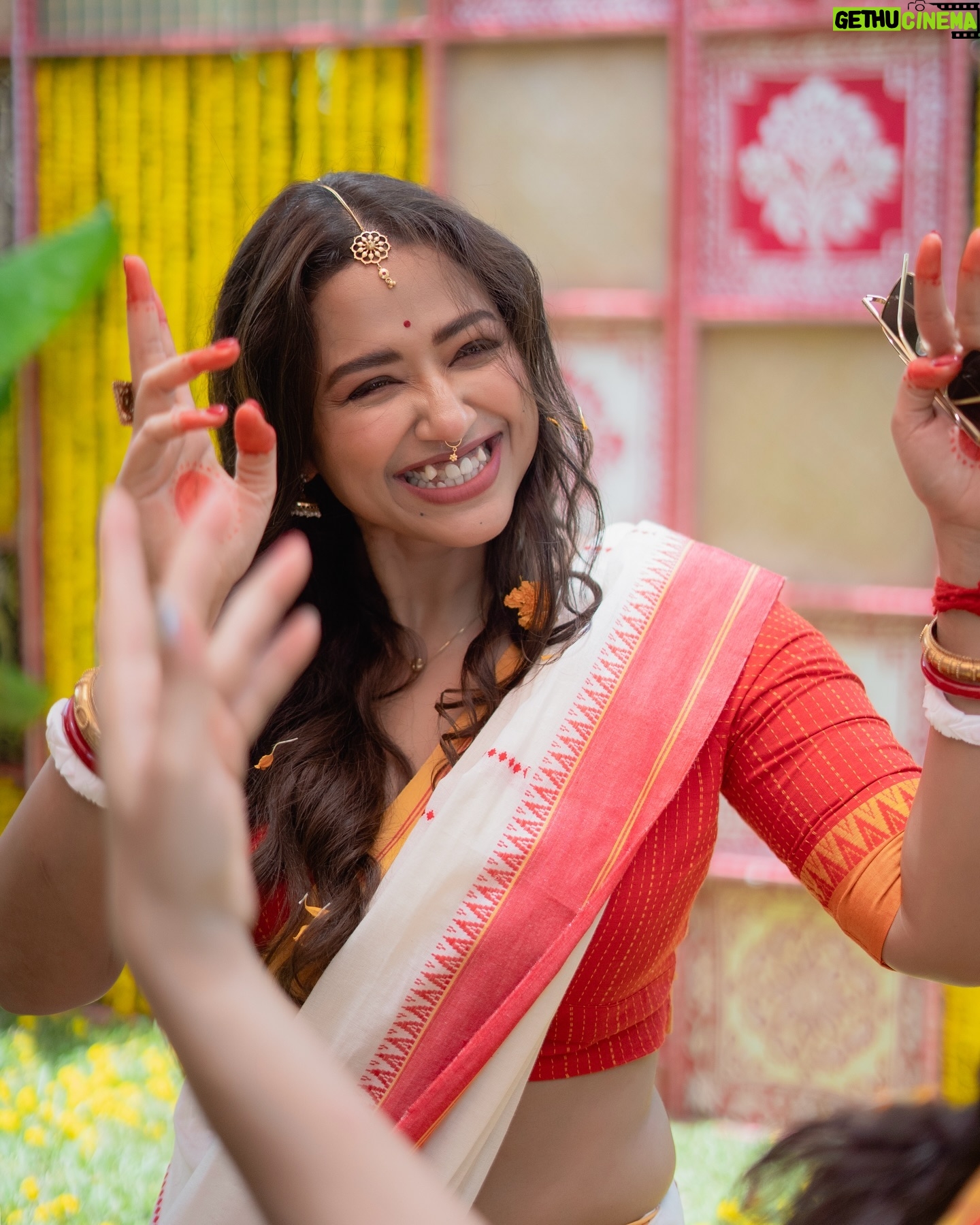 Sohini Sarkar - 124K Likes - ❤️ - @sohinisarkar01
.
.
.
Shoot for @paanchphoroner_golpo
Contact - 7865077955
.
.
#kolkata #kolkataphotography #portrait #weddingportraits